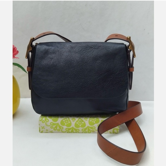 Fossil Handbags - Fossil Harper Black Leather Zipper Pocket Flap Closure Small Crossbody Bag